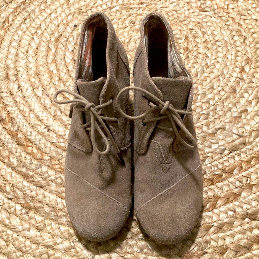 TOMS Ankle Boots - Picture 3 of 10